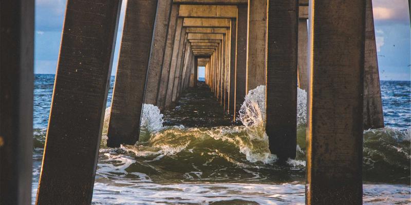 年货卡100：赛博朋克风潮下的节日采购革命