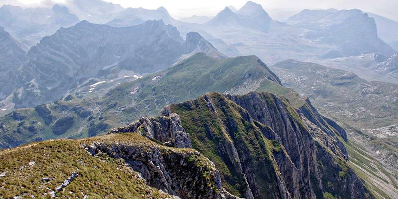 年货卡18：赛博朋克风礼品卡如何重塑你的春节送礼体验