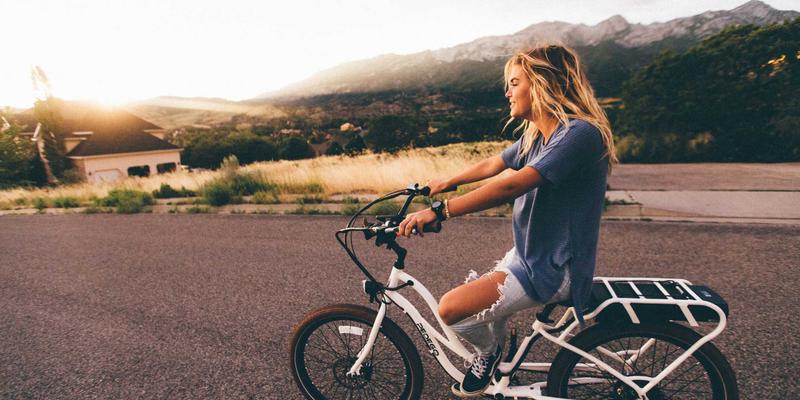 年货卡51：赛博朋克风购物革命，如何用数字科技重塑节日采购体验